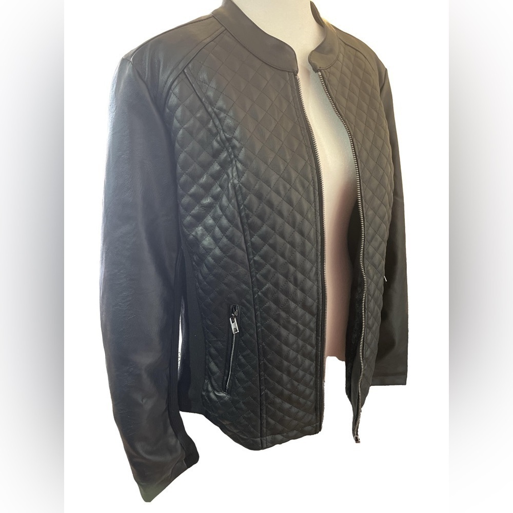 Women's Moto Vegan Leather Zip Up Quilted Jacket Large Faux Fur - Picture 3 of 8